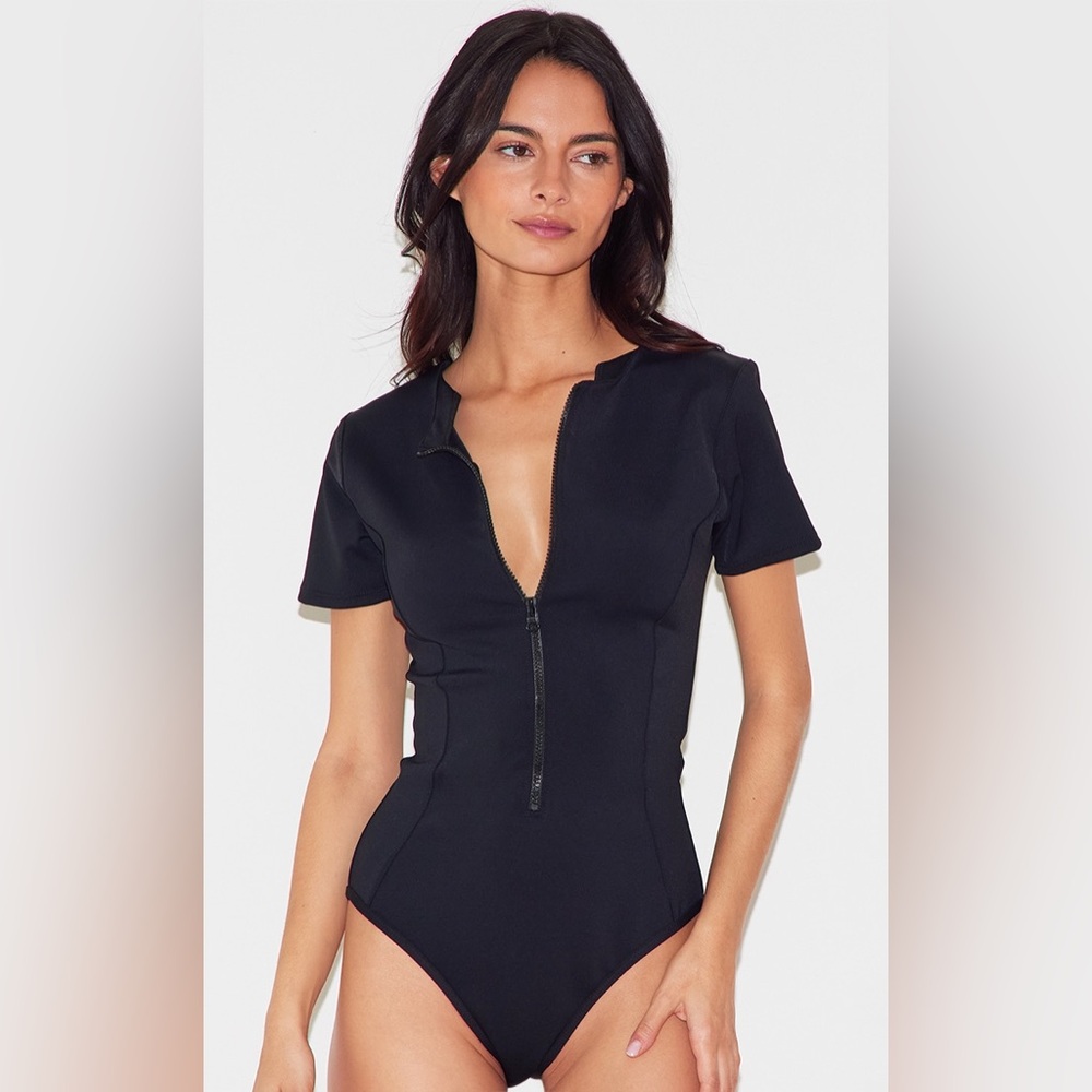 Pretty Little Thing BLACK SCUBA ZIP UP Bodysuit Size 6 Baddie Minimalist Sexy